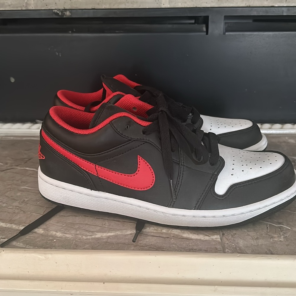 Nike Men’s Basketball Air Jordan 1 Low Shoes